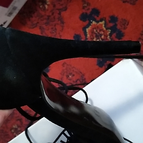 BNOT Steve Madden Sassey black suede sandal - Picture 10 of 10